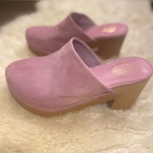 Charlotte Stone clog in Lilac Size 9